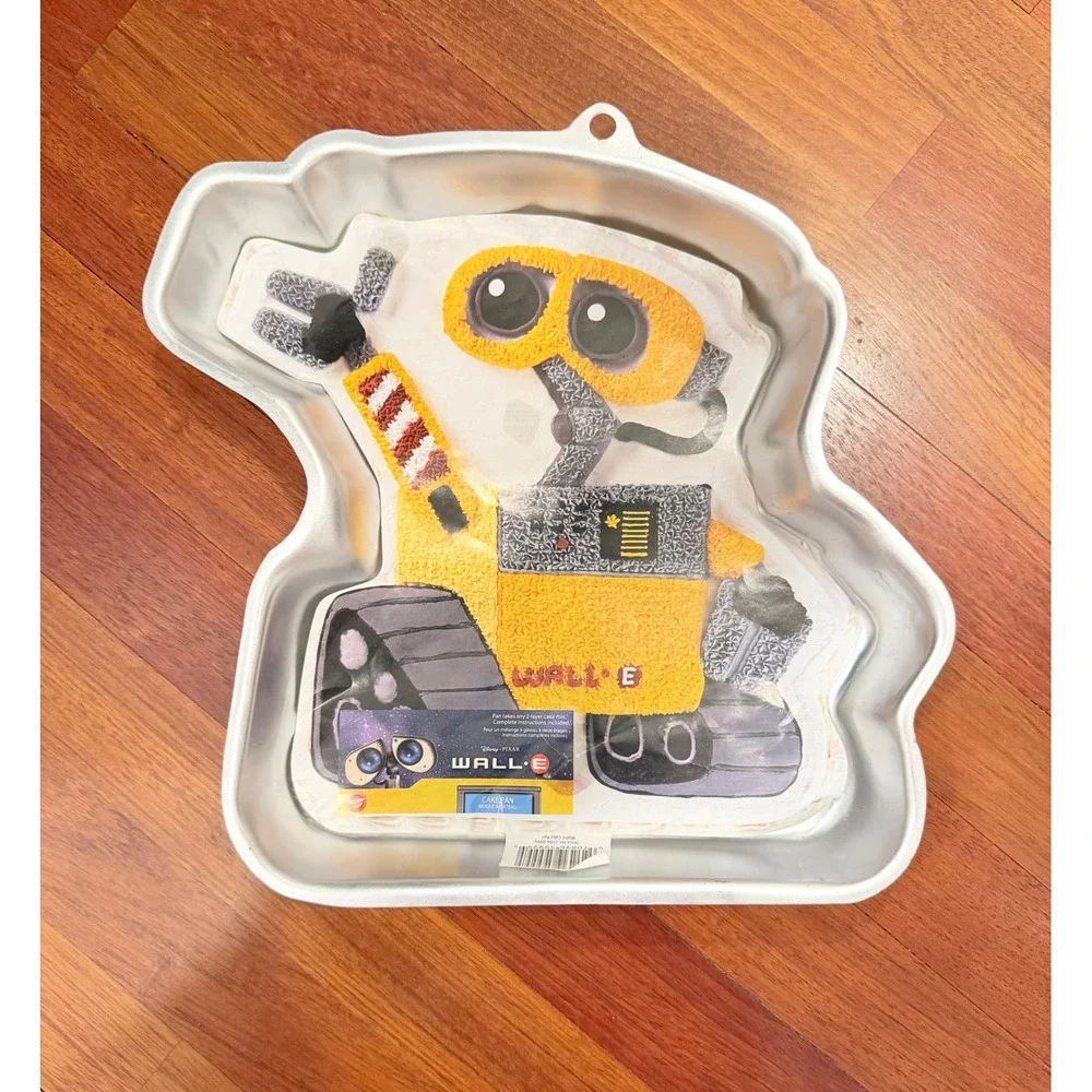 Wilton Cake Pan Disney Pixar Wall-E Aluminum Silver Character 2105-9999